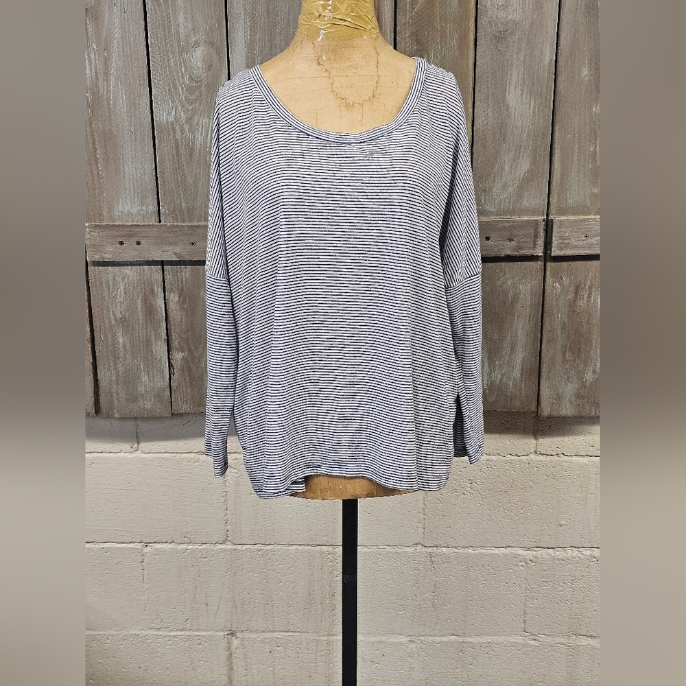 Old Navy Sz. Large‎ Black Stripe Jersey Knit Top